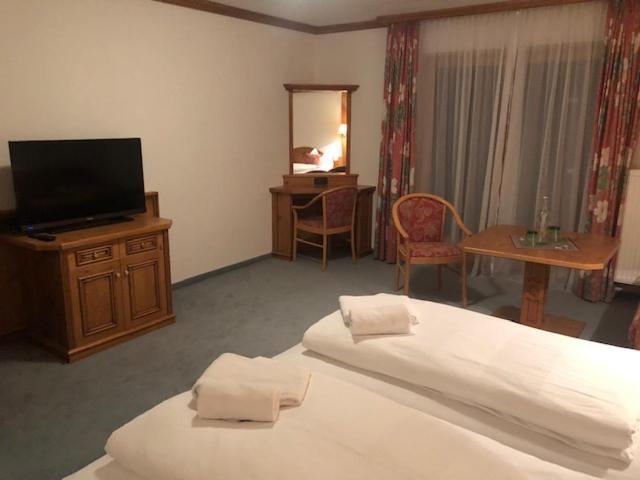 Alpenhotel Widderstein Миттелберг Экстерьер фото